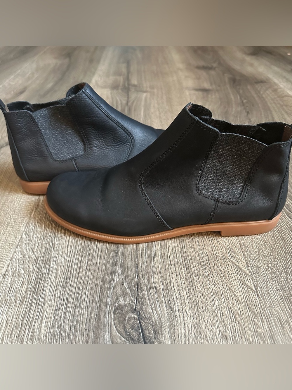 Woman’s Kodiak Low Rider Chelsea Boots Size 9